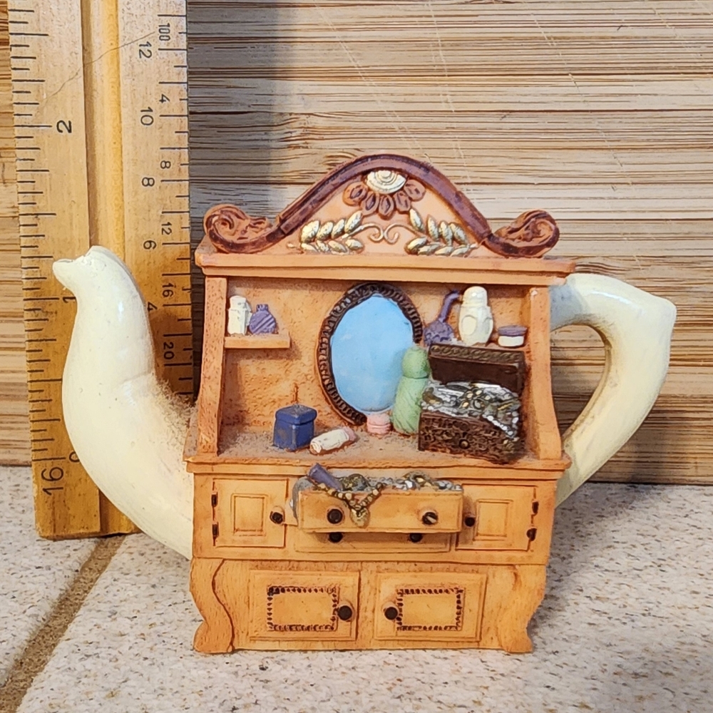 Decorative Cream and Brown Teapot with Mirror Design